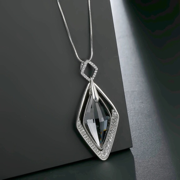Jewelry - Long Black and Silver Glass Pendant Necklace
